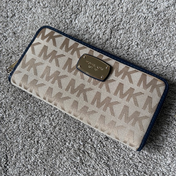 🍁FREE With 75$+ Purchase!!! Michael Kors Clutch Wallet - Picture 1 of 14